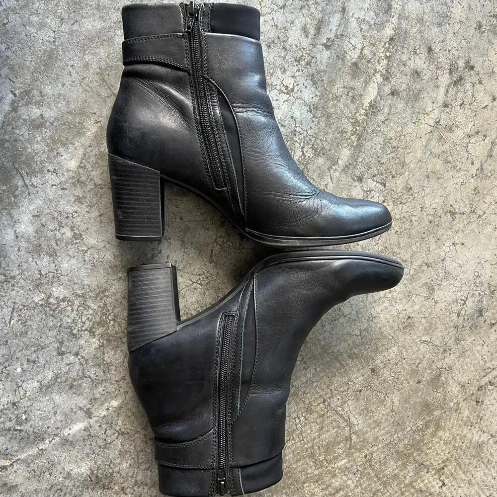 Clarks Black Leather Heeled Ankle Booties Comfortable Work Boots Women's Size 9